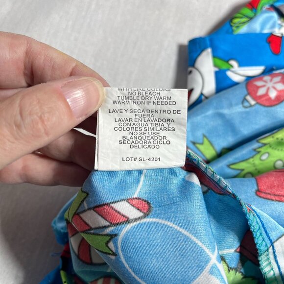 Serene Uniforms Women's Scrubs Top Snowman Christmas Tree Winter V-Neck Size 2X - Picture 9 of 9